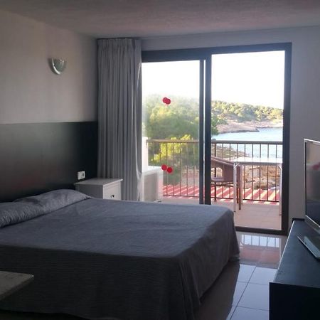 Es Grop Apartments Portinatx Ngoại thất bức ảnh