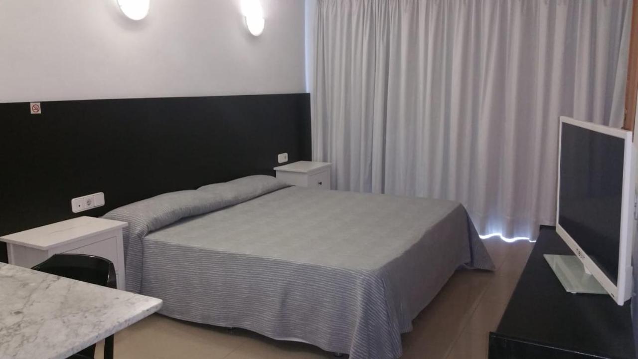 Es Grop Apartments Portinatx Ngoại thất bức ảnh